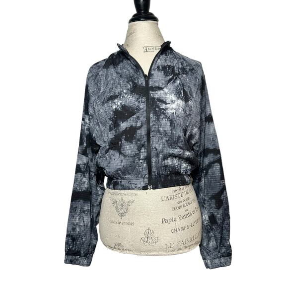 Gymshark | Women | Elevate Woven Grey Spray Dye Cropped Athletic Jacket | Small - Picture 1 of 10